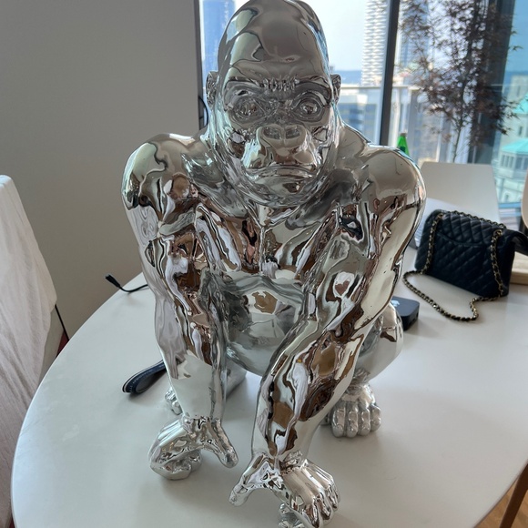Silver Gorilla - Picture 1 of 9